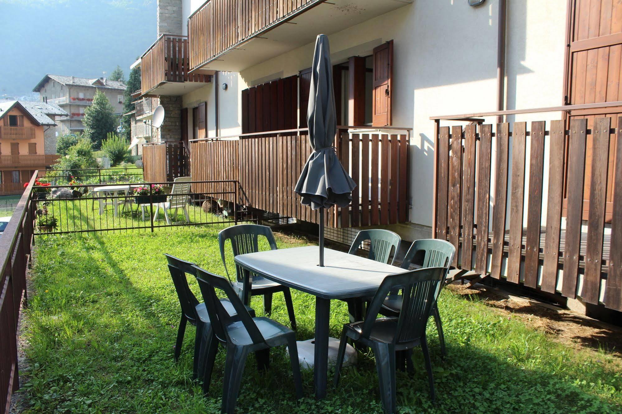 Lanterna Apartments Chiesa in Valmalenco Extérieur photo